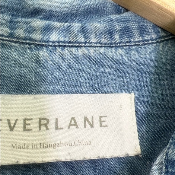 Everlane - Light Wash Button Down Soft Pocket Long Sleeve Jean Shirt Size Small - Picture 10 of 11